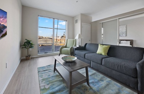 Crossroads Arts District Condo | Luxuriate in Style with Our Retreat Featuring a Spectacular Rooftop 347