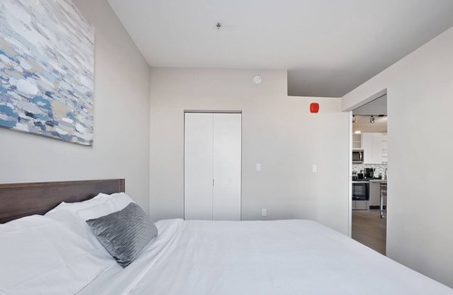 Crossroads Arts District Condo | Luxuriate in Style with Our Retreat Featuring a Spectacular Rooftop 347
