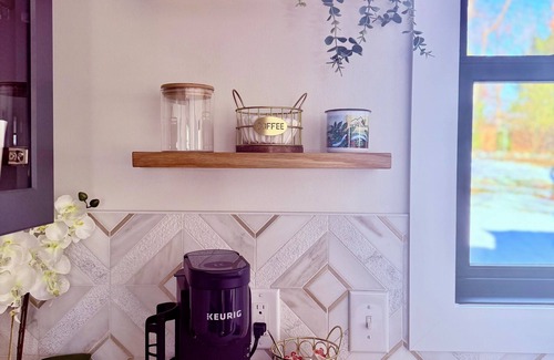 Arlington House | Luxurious 1-BR tiny house in Arlington, VA near Washington DC + deck/backyard