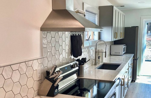 Hudson House | Luxurious 3 BD 2 BA home with an office.Only a 9 min walk to Warren Street.