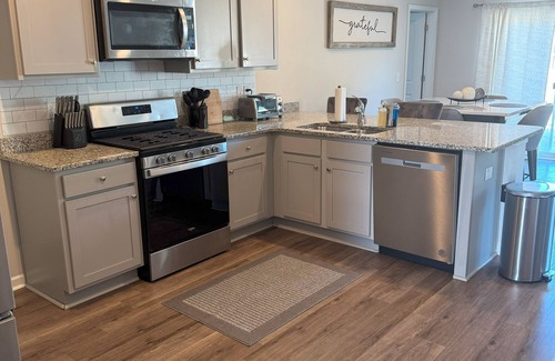 Wrightsboro House | Luxurious 3 bedroom home, 10 minutes from downtown Wilmington, pet friendly!