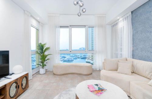 Palm Jumeirah Apartment | Luxurious 3BR Apartment with Sea & Atlantis Views, Palm Jumeirah - Ahlan HH