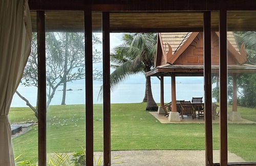 Thong Krut Villa | Luxurious 4bd Thai style beachfront escape