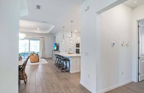 Venice House | Luxurious 4BR pool home in Wellen Park - Florida Sanctuary