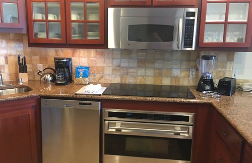 Wailua Resort | Luxurious 5 Star Ocean Front Complex at Waipouli Beach Resort. Unit A201