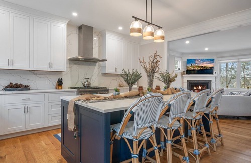 Cape Porpoise House | Luxurious 6BR w GuestHouse - FirePit - ChefsKitchen - 5MinsToDockSquare - Slps14