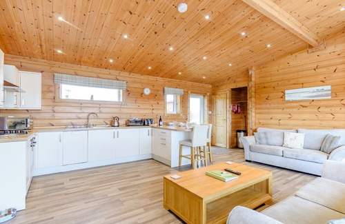 Hollym Ski Chalet | Luxurious and contemporary Finnish log lodge.