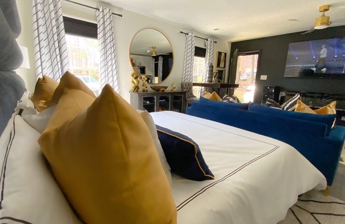 Clarkdale Apartment | Luxurious Apt Private Entrance & Heated Pool