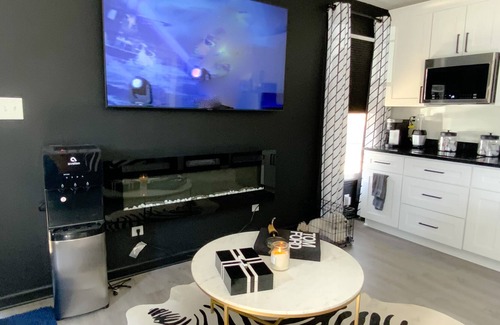 Clarkdale Apartment | Luxurious Apt Private Entrance & Heated Pool