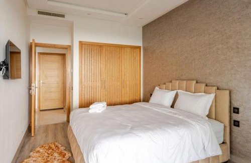 Pont Blondin Apartment | Luxurious Apt with Pool&Sea View