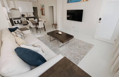 Parque Apartment | Luxurious Beachside 3-Br Apt