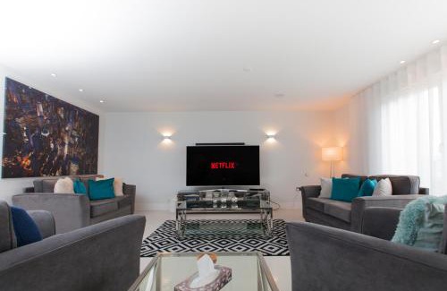 West End Apartment | Luxurious Central Edinburgh Apartment - Sleeps 6