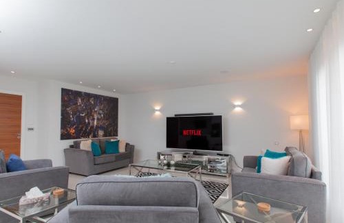West End Apartment | Luxurious Central Edinburgh Apartment - Sleeps 6