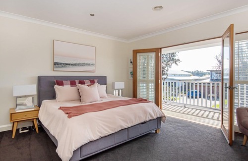 Barwon Heads House | Luxurious Coastal Magnificence Solar Heated Pool