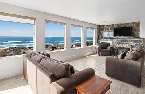 Roads End House | Luxurious dog-friendly home with hot tub and incredible ocean views