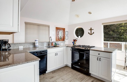 Roads End House | Luxurious dog-friendly home with hot tub and incredible ocean views