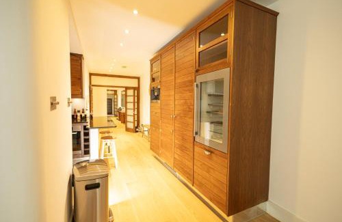 Queen's Gate Apartment | Luxurious Flat in The Heart of Kensington