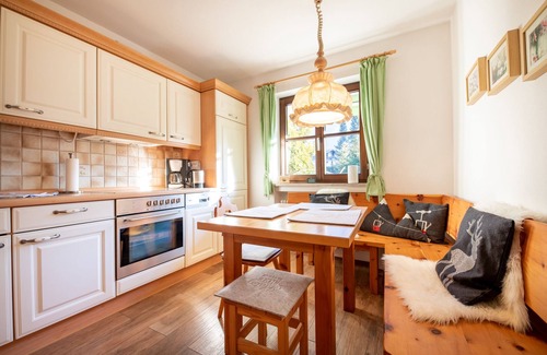 Untergrainau Apartment | Luxurious holiday apartment "Alpenrose" at the foot of the Zugspitze