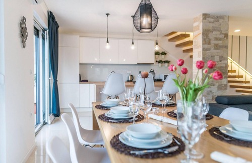 Sukosan House | Luxurious home in Sukosan