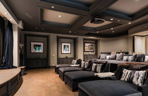 Bel Air House | Luxurious Home with Private Hot Tub, Free WiFi, Ping-Pong Table, Game Room