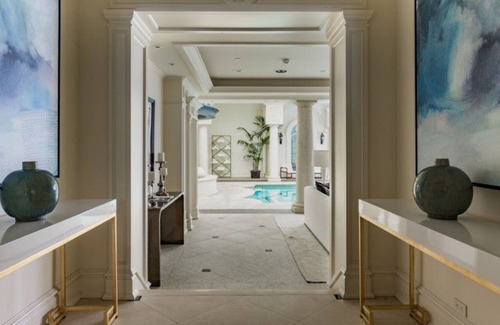 Bel Air House | Luxurious Home with Private Hot Tub, Free WiFi, Ping-Pong Table, Game Room