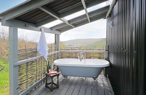 Sidmouth Cabin | Luxurious Hut w/Outdoor Bath & Sea Views