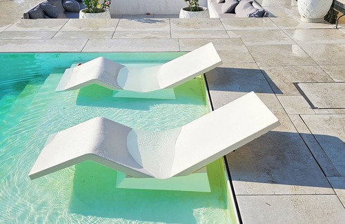 Obersendling Apartment | Luxurious Large Home + Pool + Garden + Koi Pond