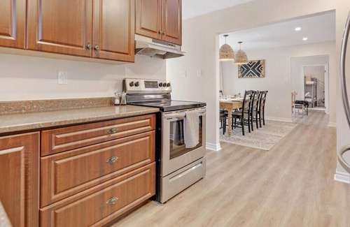 Greater Madawaska House | Luxurious Manor | Pool+BBQ+Netflix+FirePit