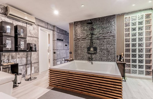 Quartiere XVII Trieste Apartment | Luxurious one bedroom apartment - The spa Suite