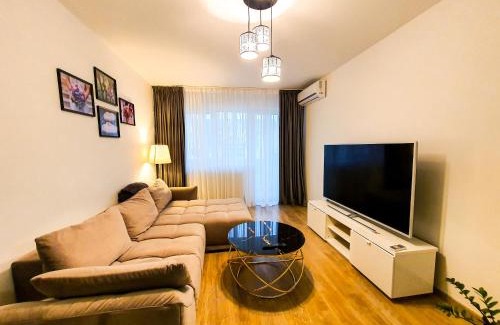 Popesti-Leordeni Apartment | Luxurious Retreat 1BR Apartment with Netflix, Private Parking and self check in