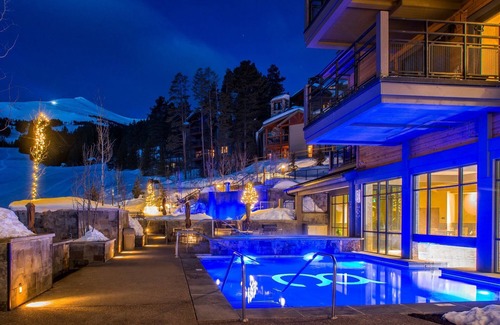 Peak 8 Resort | Luxurious ski in/out 1 Bed/1.5 bathroom at Grand Colorado Peak 8