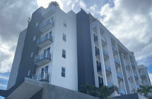 Eastwood Park Apartment | Luxurious, Smart 2-bedroom apartment with AC, WiFi, Laundry in Heart of Kingston