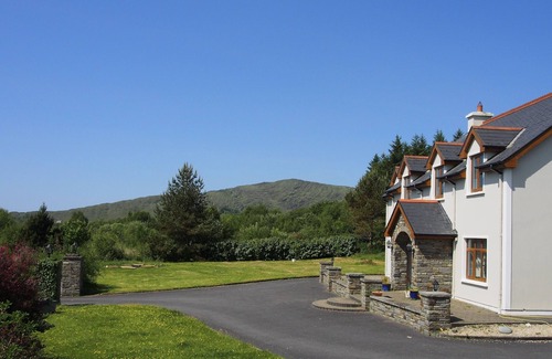 Ardnatrush House | Luxurious spacious mountain view home, Wild Atlantic Way, sleeps 12