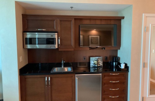 Las Vegas Condo | Luxurious Suite with Pool View and Walking Distance from The Las Vegas Strip!