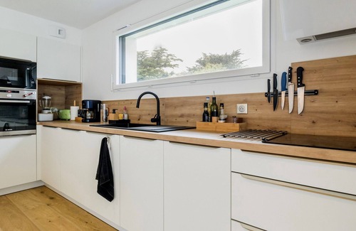 La Turballe Cottage | Luxurious Villa: Pool, Spa, Gym, Cinema, Near Beach, Sleeps 14