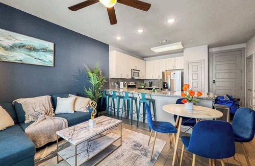 Uptown Apartment | Luxury 1BD | Uptown | Sleeps 4 | Free Parking