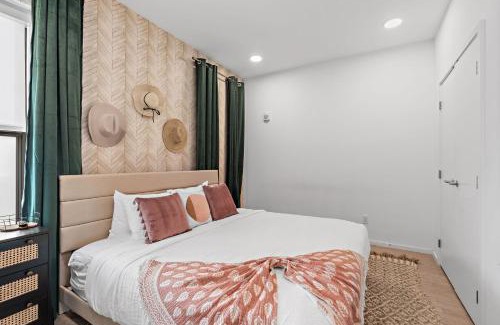 North Capitol House | Luxury 2-bd, 2-bth Downtown Riverfront, Park Free