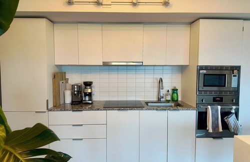 Bay Cloverhill Condo | Luxury 2 Bed 2 Bath In The Heart of Toronto