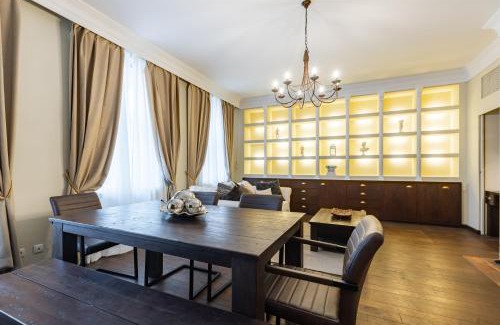 Funfhaus Apartment | Luxury 2 bedroom apartment with king-size beds