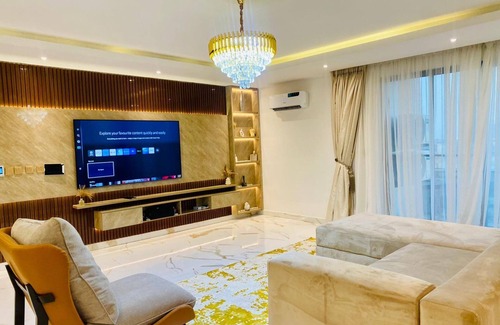 Lekki Phase 1 Apartment | Luxury 2 Bedrooms Apartment With Plastation 5