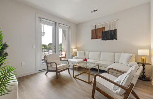 Windsor Park Apartment | Luxury 2-BR with Juliet Balcony
