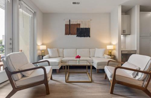Windsor Park Apartment | Luxury 2-BR with Juliet Balcony