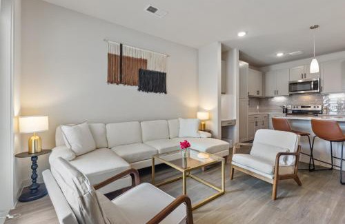 Windsor Park Apartment | Luxury 2-BR with Juliet Balcony