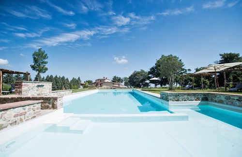 Trequanda Apartment | Luxury 2 Rooms Apt Pine in Siena Resort