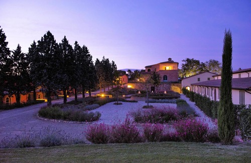 Trequanda Apartment | Luxury 2 Rooms Apt Pine in Siena Resort