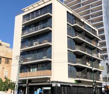 Old North Apartment | Luxury 2bdrm balcony & parking close to the Beach