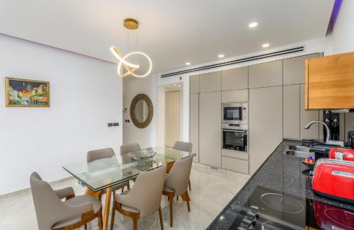 Old North Apartment | Luxury 2bdrm balcony & parking close to the Beach