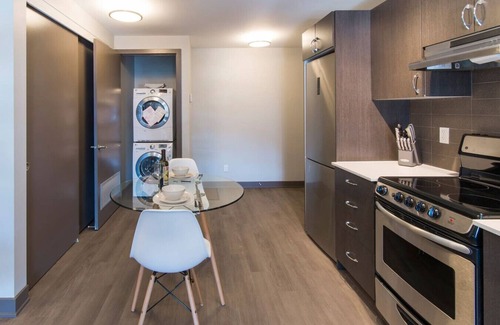 Centretown Apartment | Luxury 2BR Apt with Skyline Views, GYM and Laundry