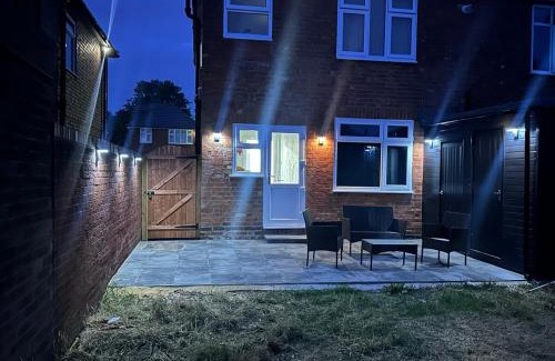 Oadby House | Luxury 3-Bed house in Leicester