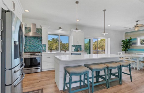 Palm Island House | Luxury 3 Bedroom home on deep water canal!